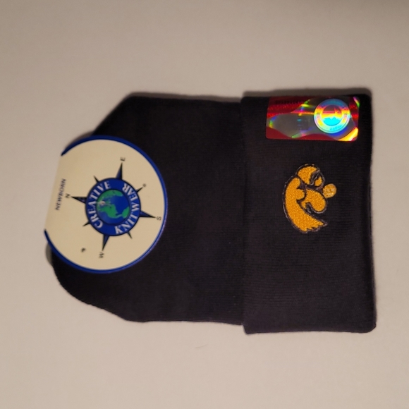Iowa Hawkeyes Newborn Knit Cap - Picture 1 of 3